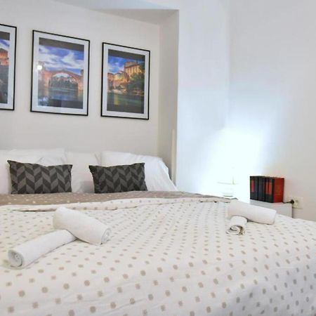 Apartments Valentina - Free Parking Мостар Стая снимка