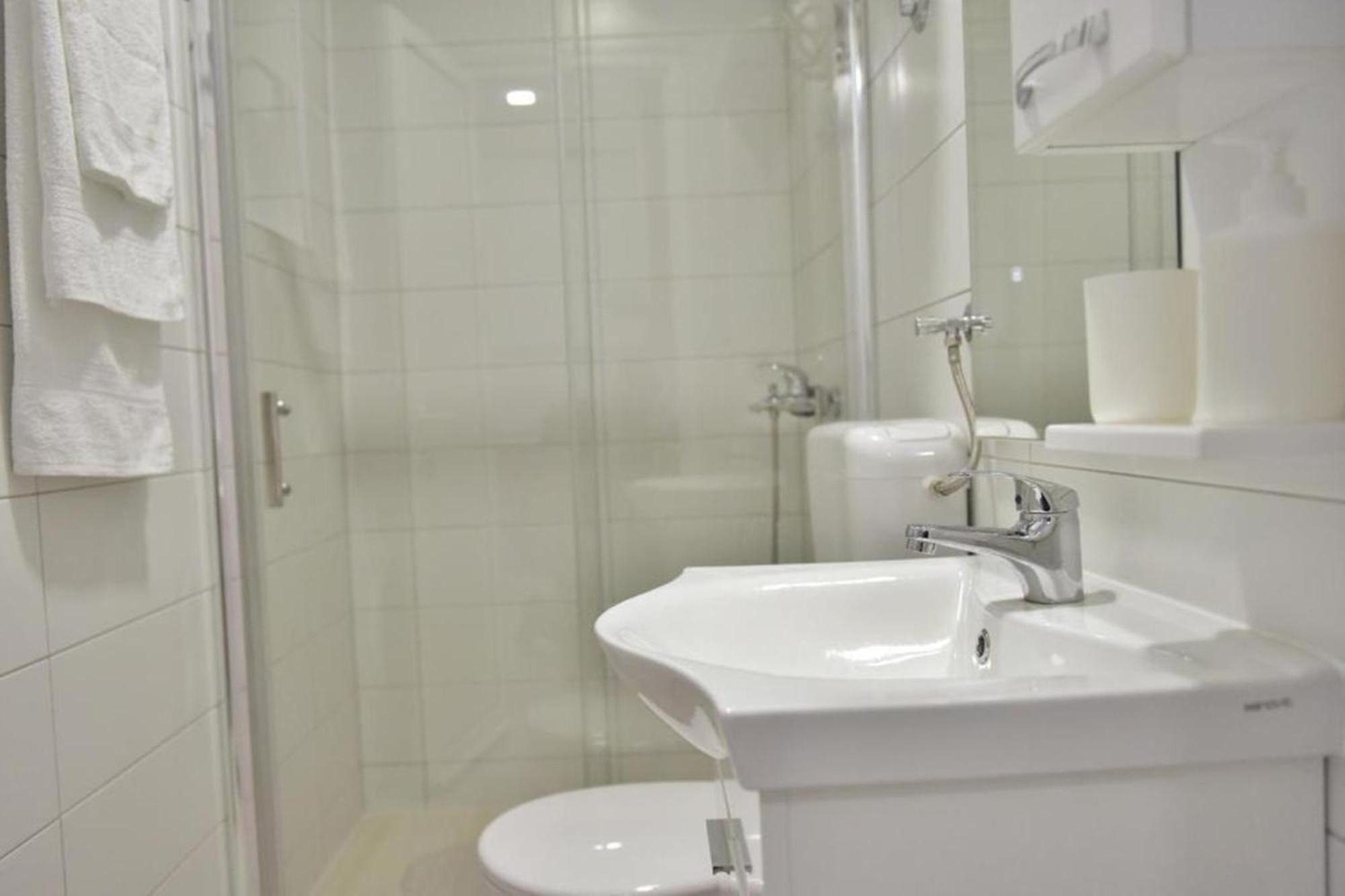 Apartments Valentina - Free Parking Мостар Стая снимка