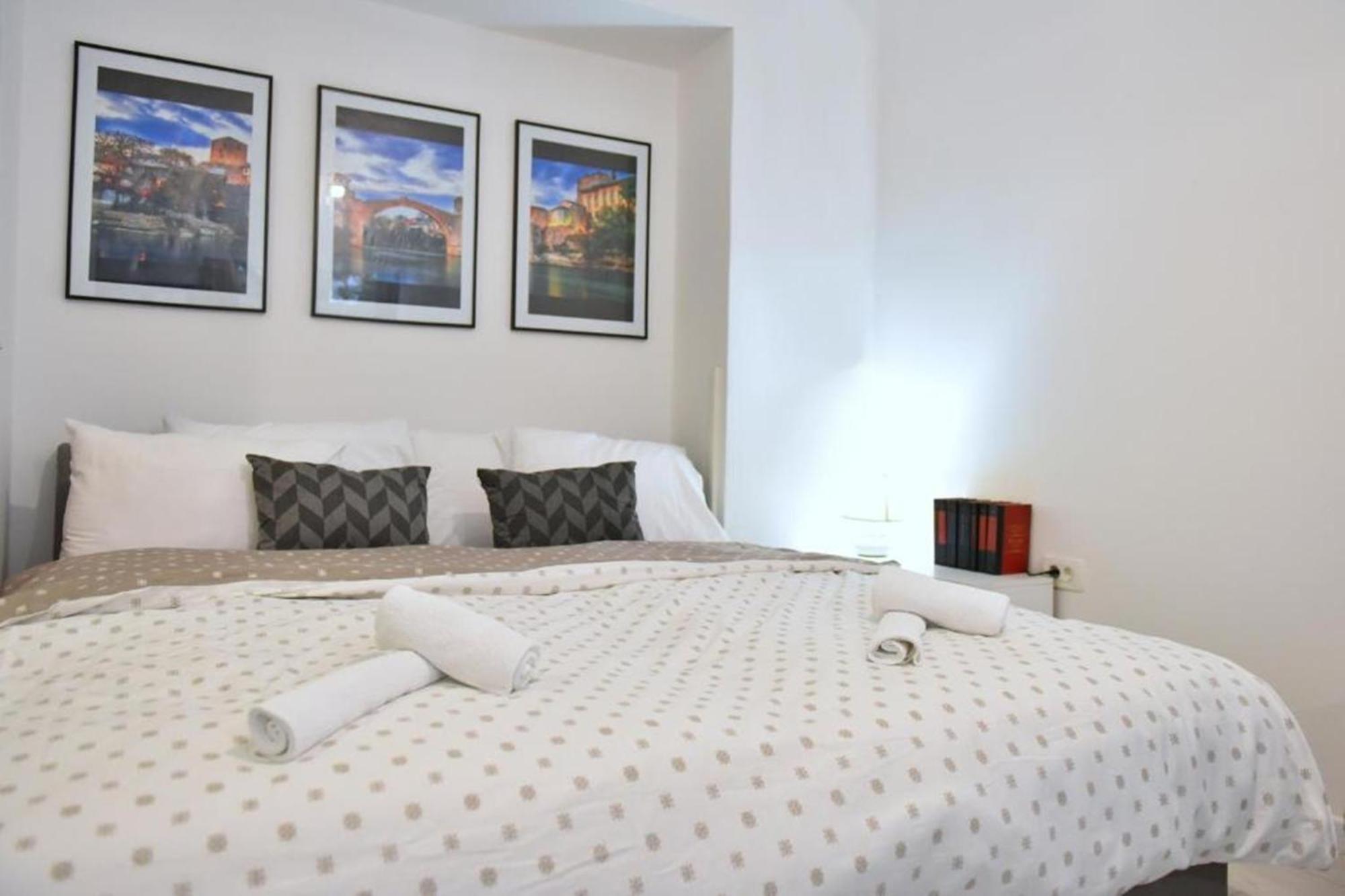 Apartments Valentina - Free Parking Мостар Стая снимка