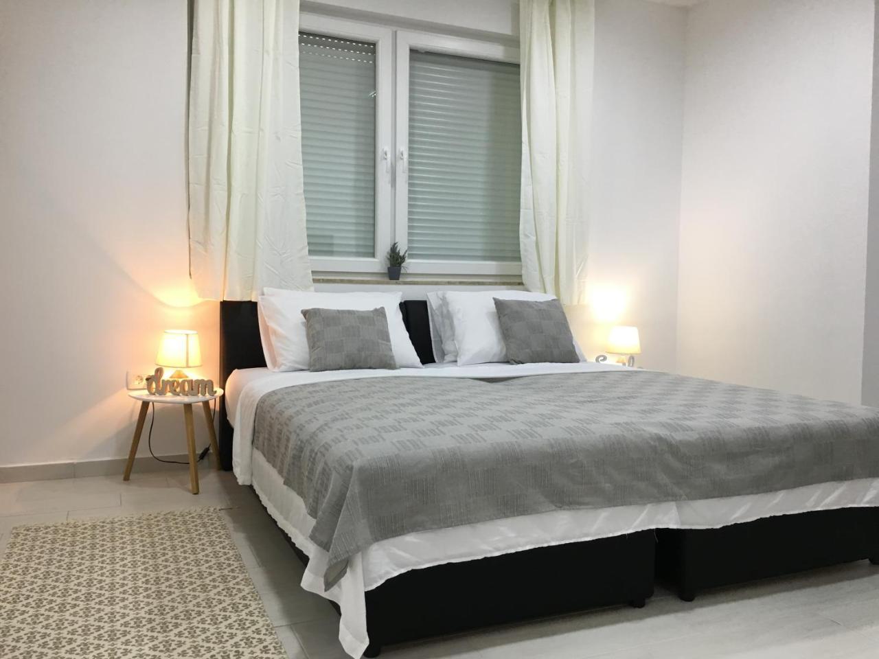 Apartments Valentina - Free Parking Мостар Екстериор снимка