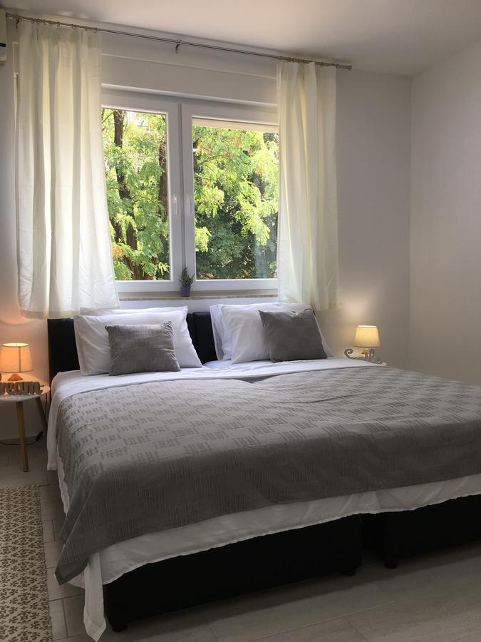 Apartments Valentina - Free Parking Мостар Екстериор снимка